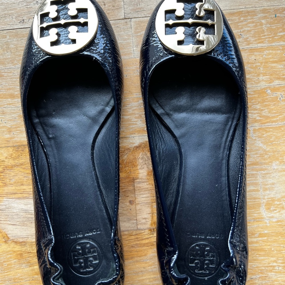 Tory Burch Blue and Gold Flats with Rounded Toe and Slip-On Style